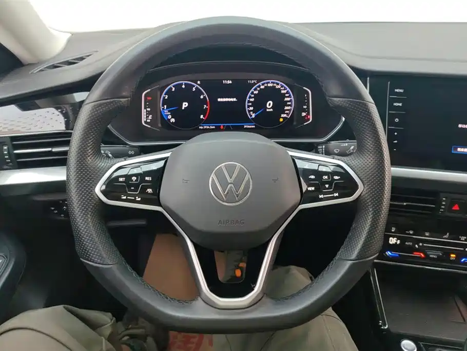Volkswagen Passat 2022 330TSI Luxury Edition фото 15
