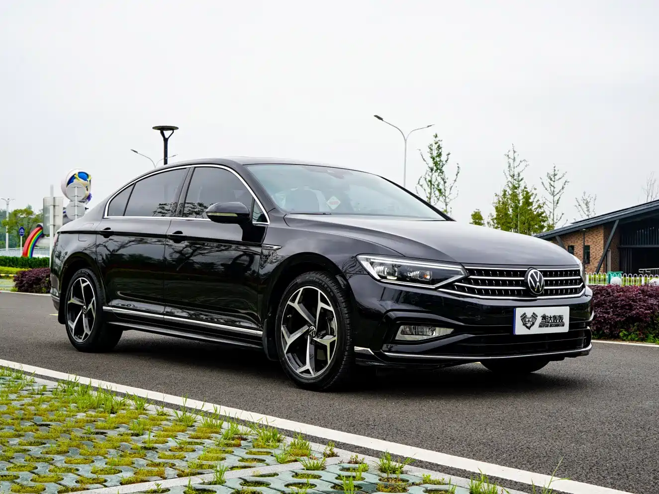 Volkswagen Magotan 2023 Model 2 Million Commemorative Edition 330TSI DSG Luxury фото 7