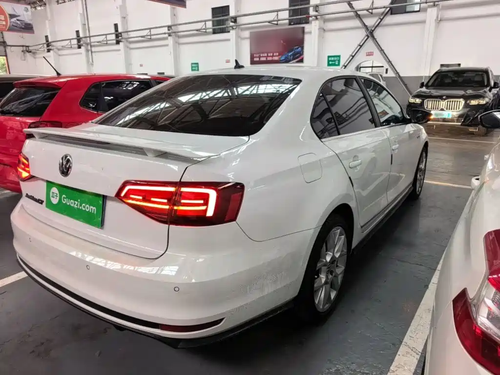 Фото 7 - Volkswagen Sagitar