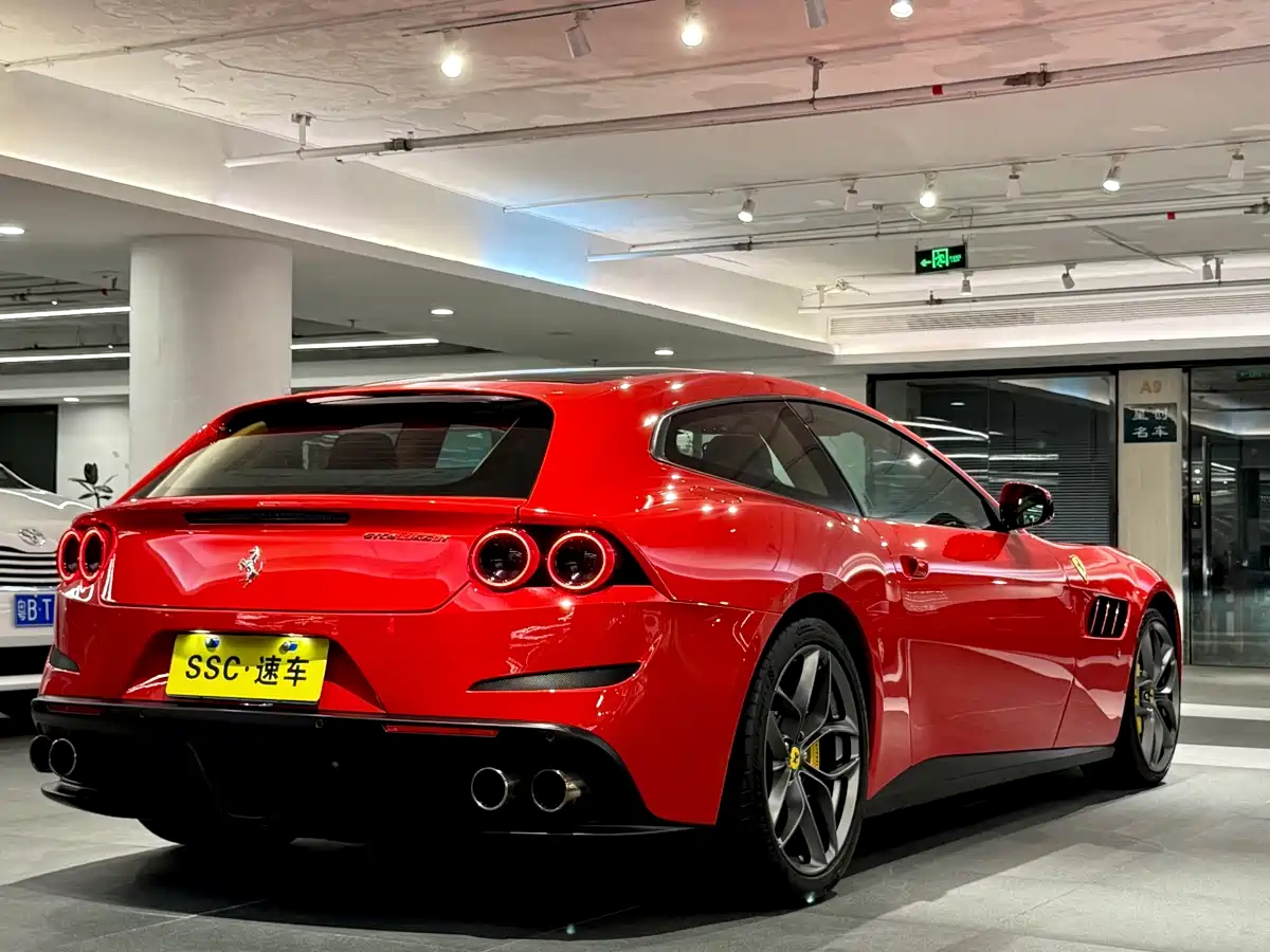 Ferrari GTC4Lusso 2017 3.9T V8 фото 4