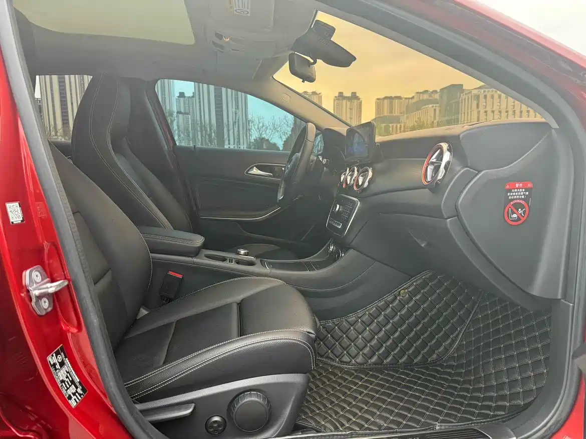 Mercedes-Benz GLA 2018 GLA 200 Dynamic фото 9