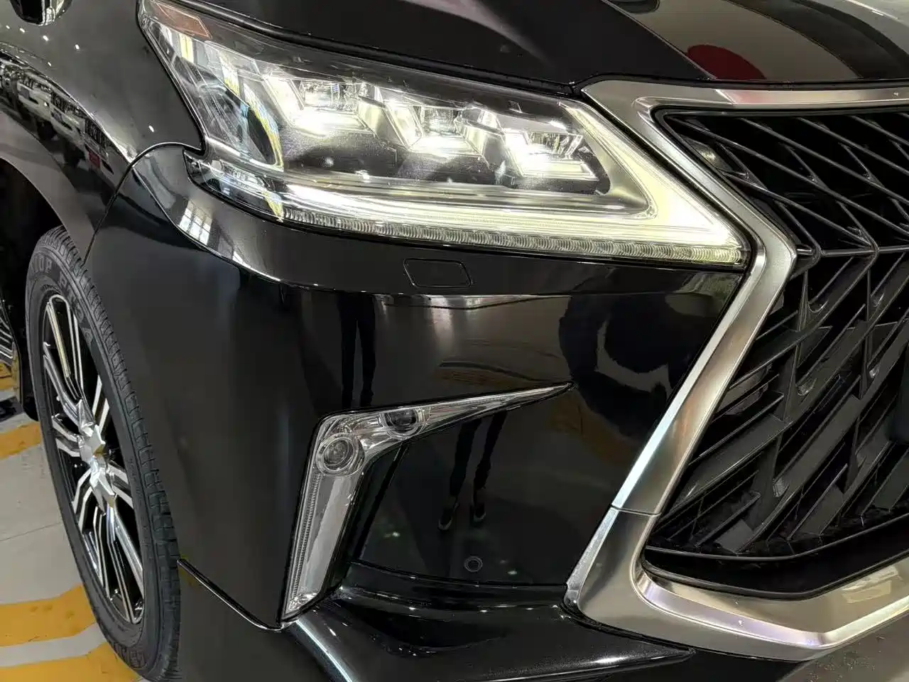Lexus LX 2019 570 Peak Special Edition фото 28