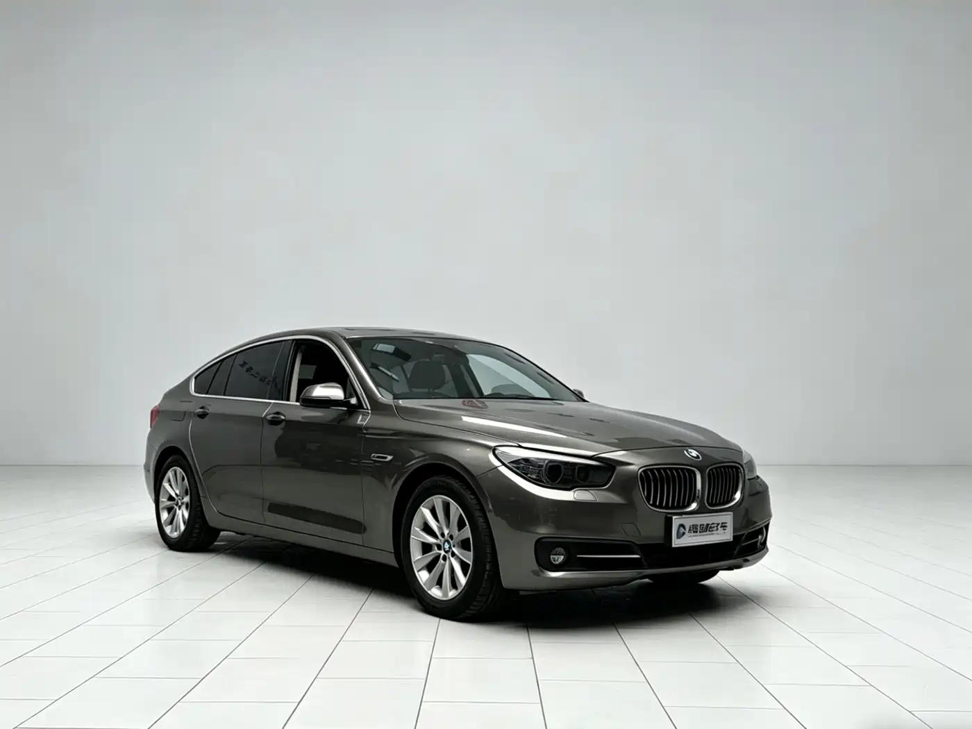 BMW 5 Series GT 2014 528i Leading фото 3