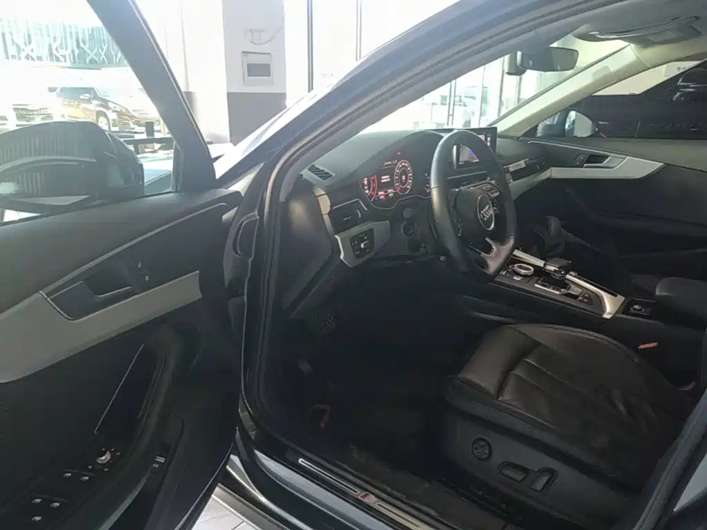 Photo 16 - Audi A4L