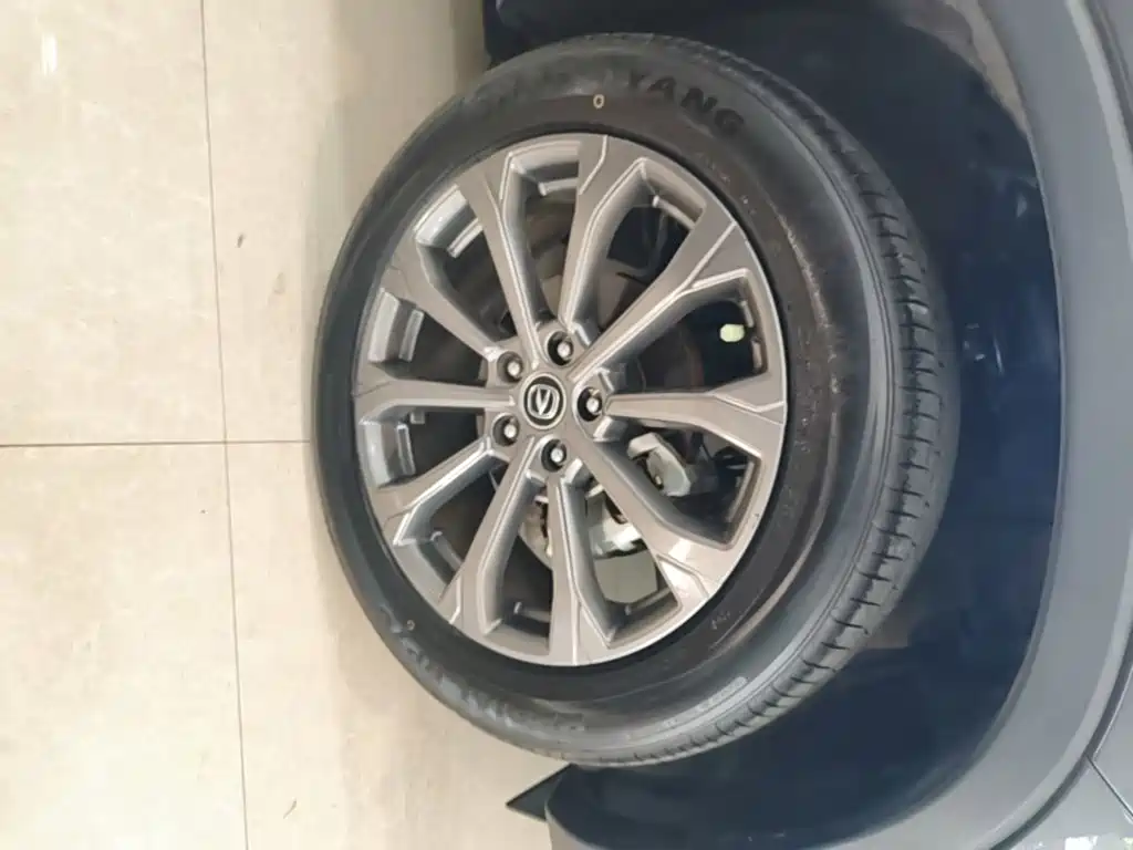 Photo 23 - Changan CS75
