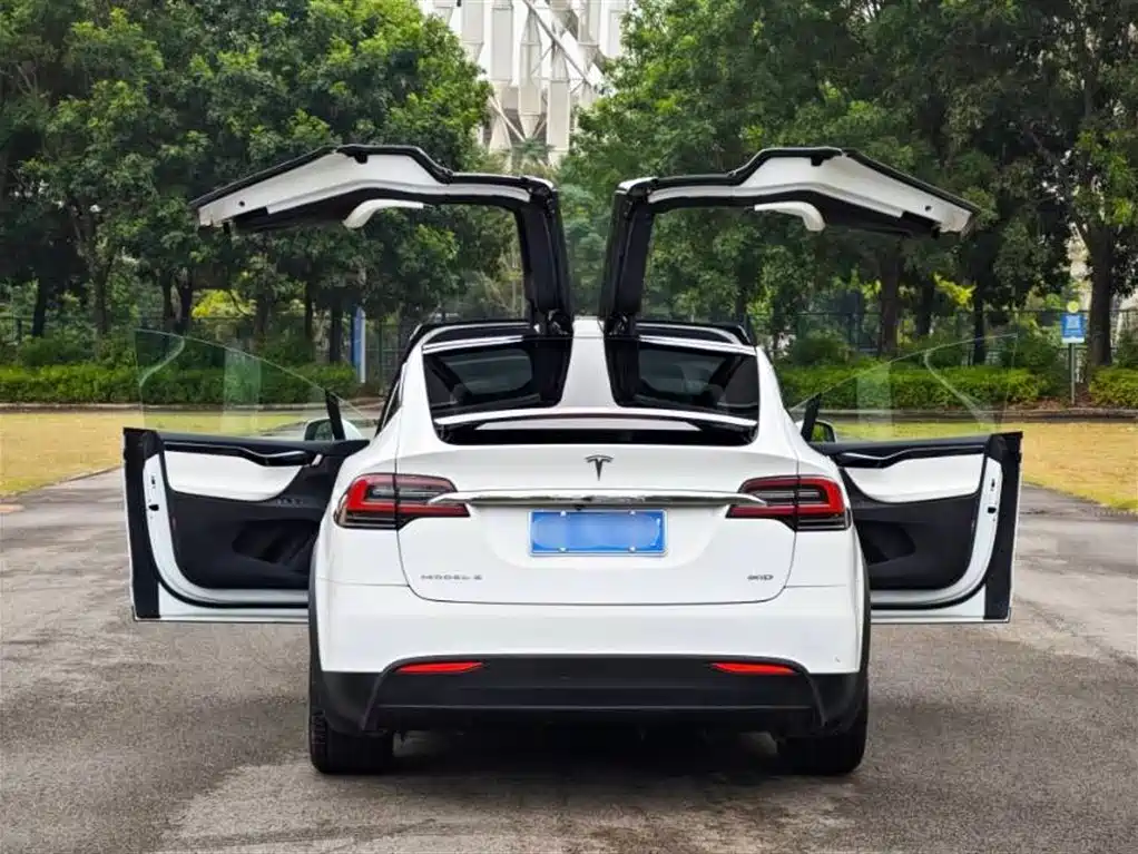 TESLA MODEL X
