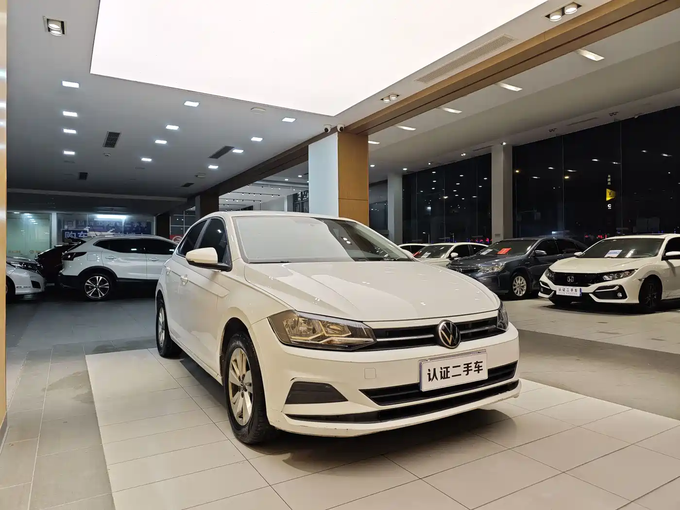 VOLKSWAGEN POLO