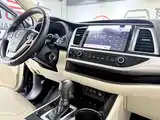 Фото 18 - Toyota Highlander