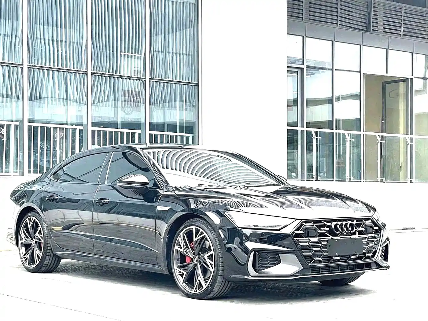 Фото 2 - Audi A7L