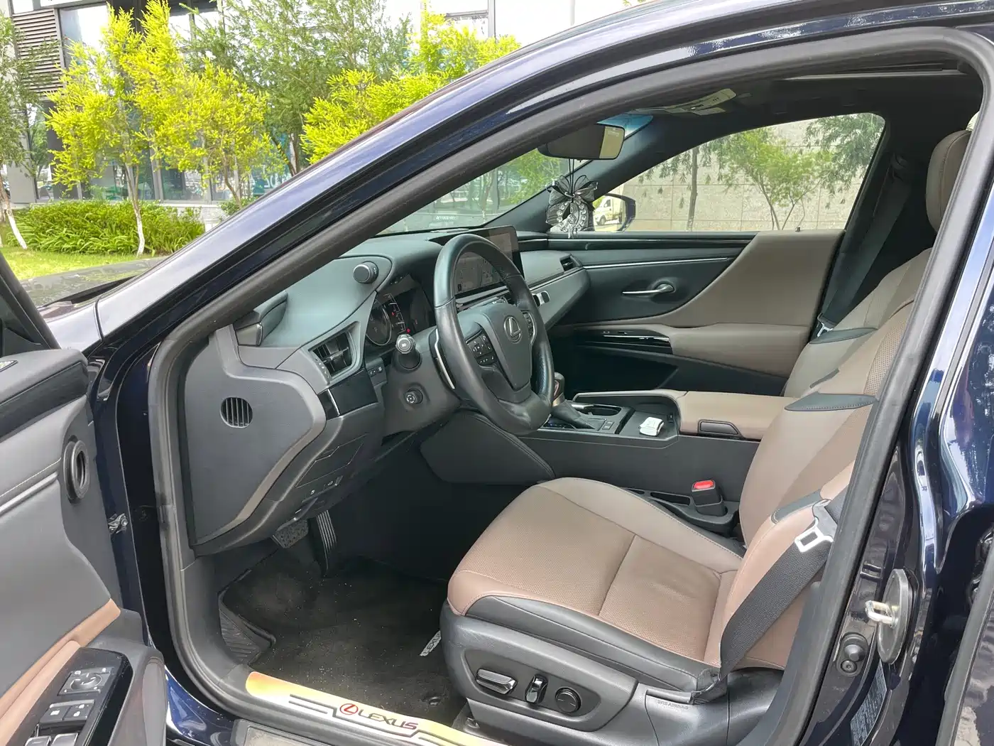 Фото 6 - Lexus ES
