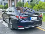 Photo 4 - Lexus ES