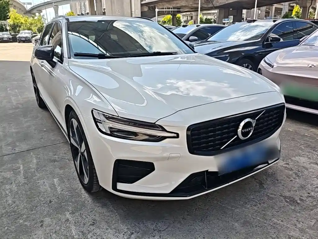 2022 Volvo V60
