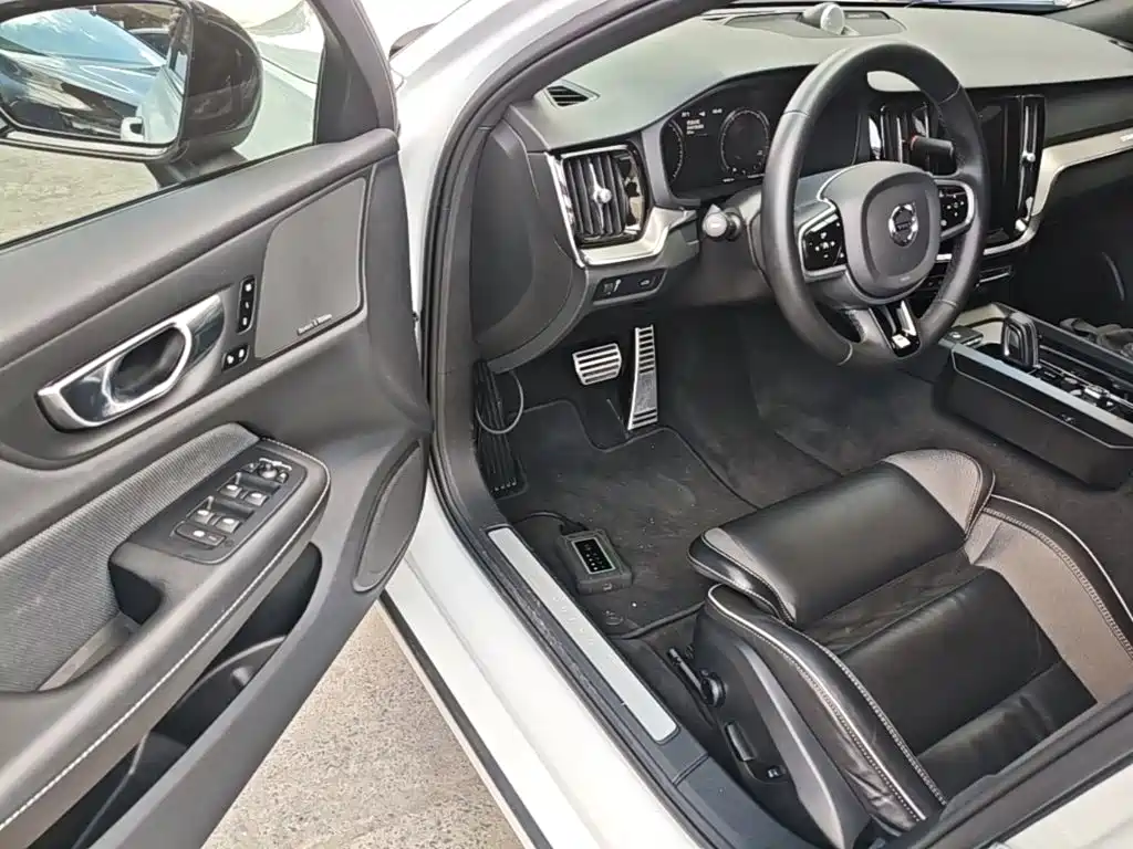 Volvo V60 2022 2022 B5 Momentum Sport