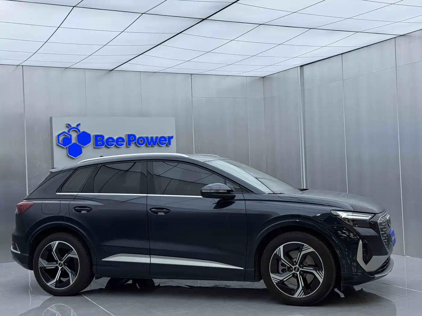 AUDI Q4 E TRON