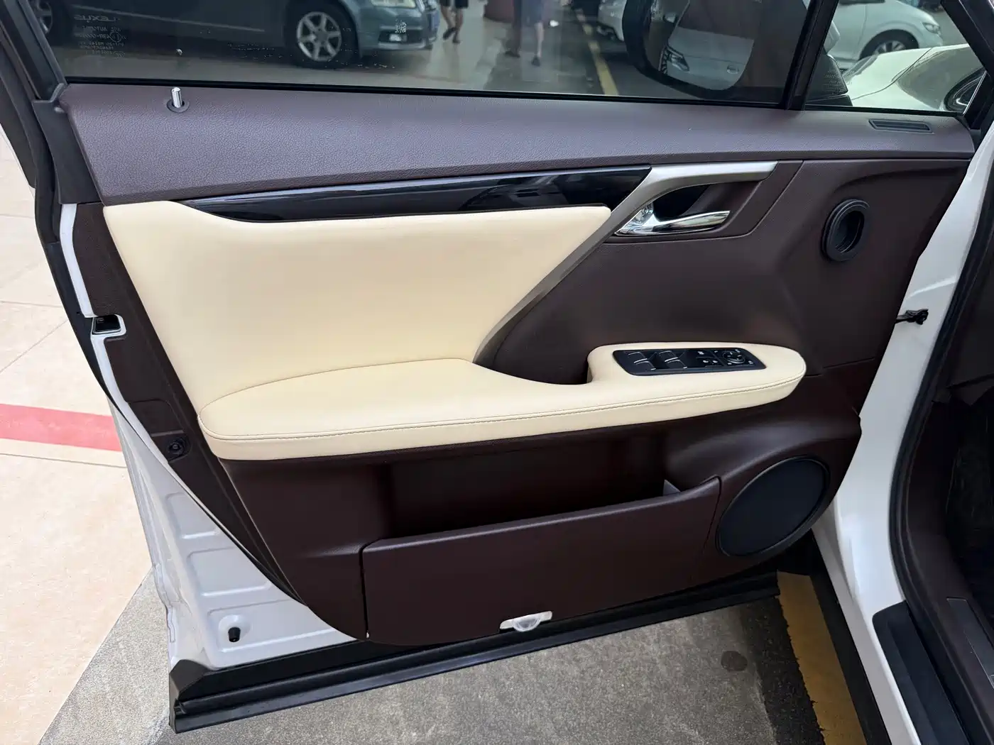 Фото 16 - Lexus RX