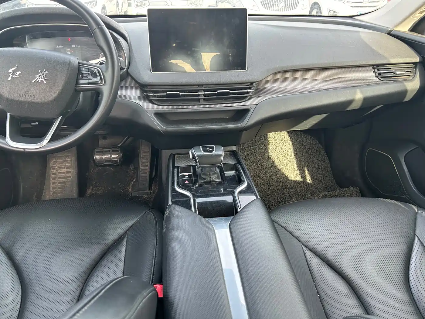 Hongqi E-QM5 2022 431km Charging Enjoyment Edition фото 5