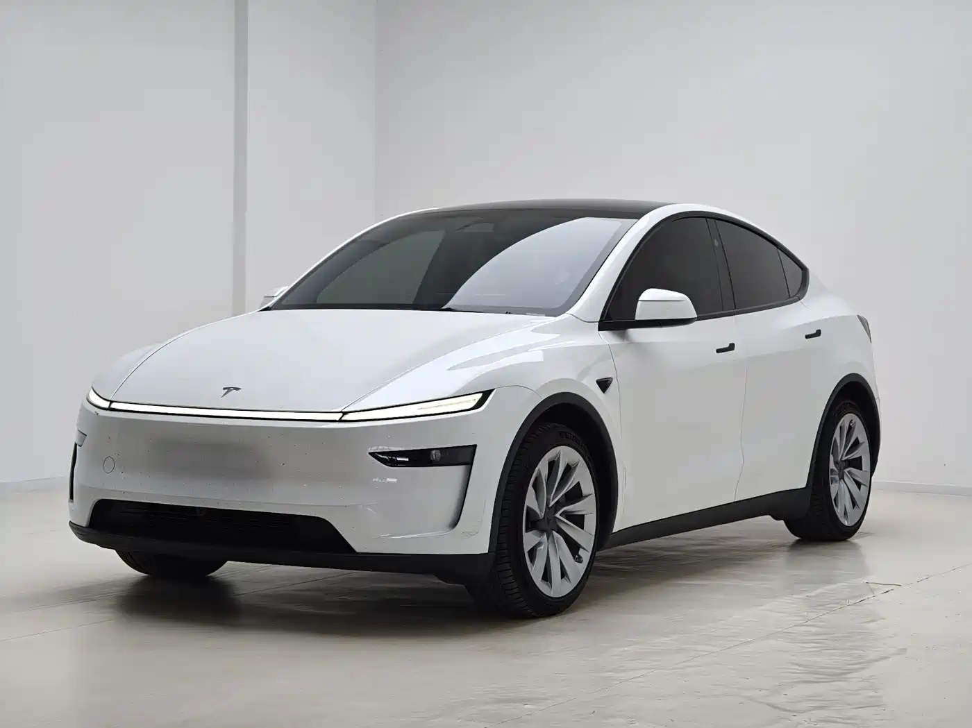 Tesla Model Y 2025