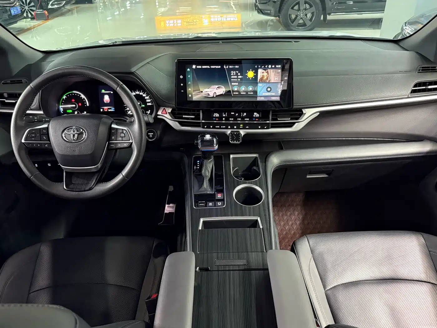 Toyota Sienna 2024 2.5L Hybrid 4WD Premium Edition фото 10