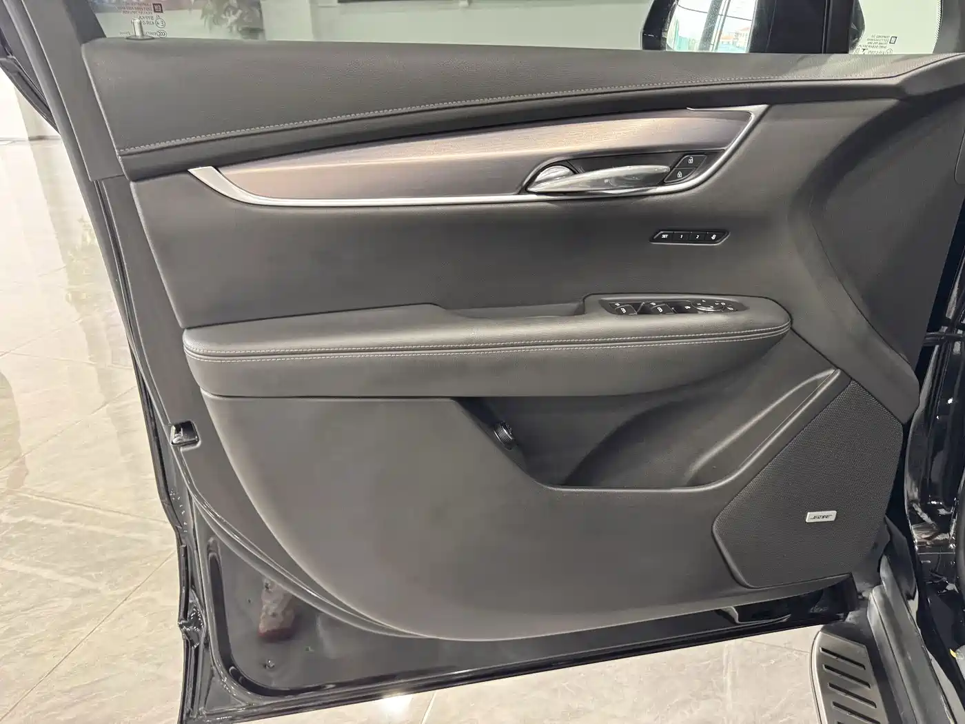 Photo 10 - Cadillac XT6