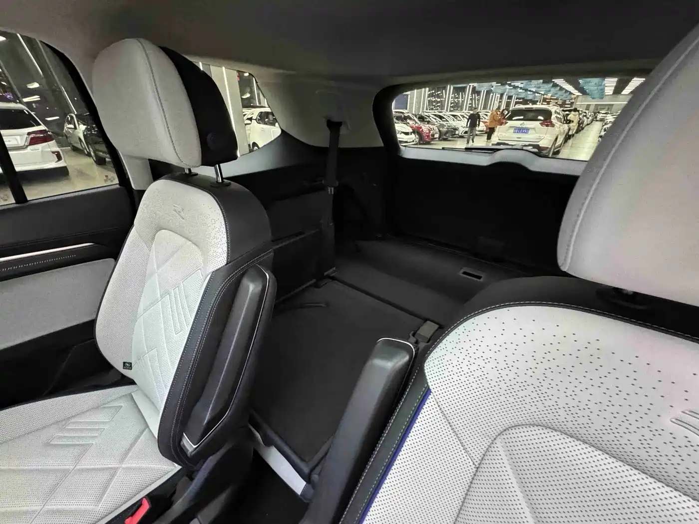 Volkswagen Talagon 2025 450TSI R-Line 6-Seater фото 9