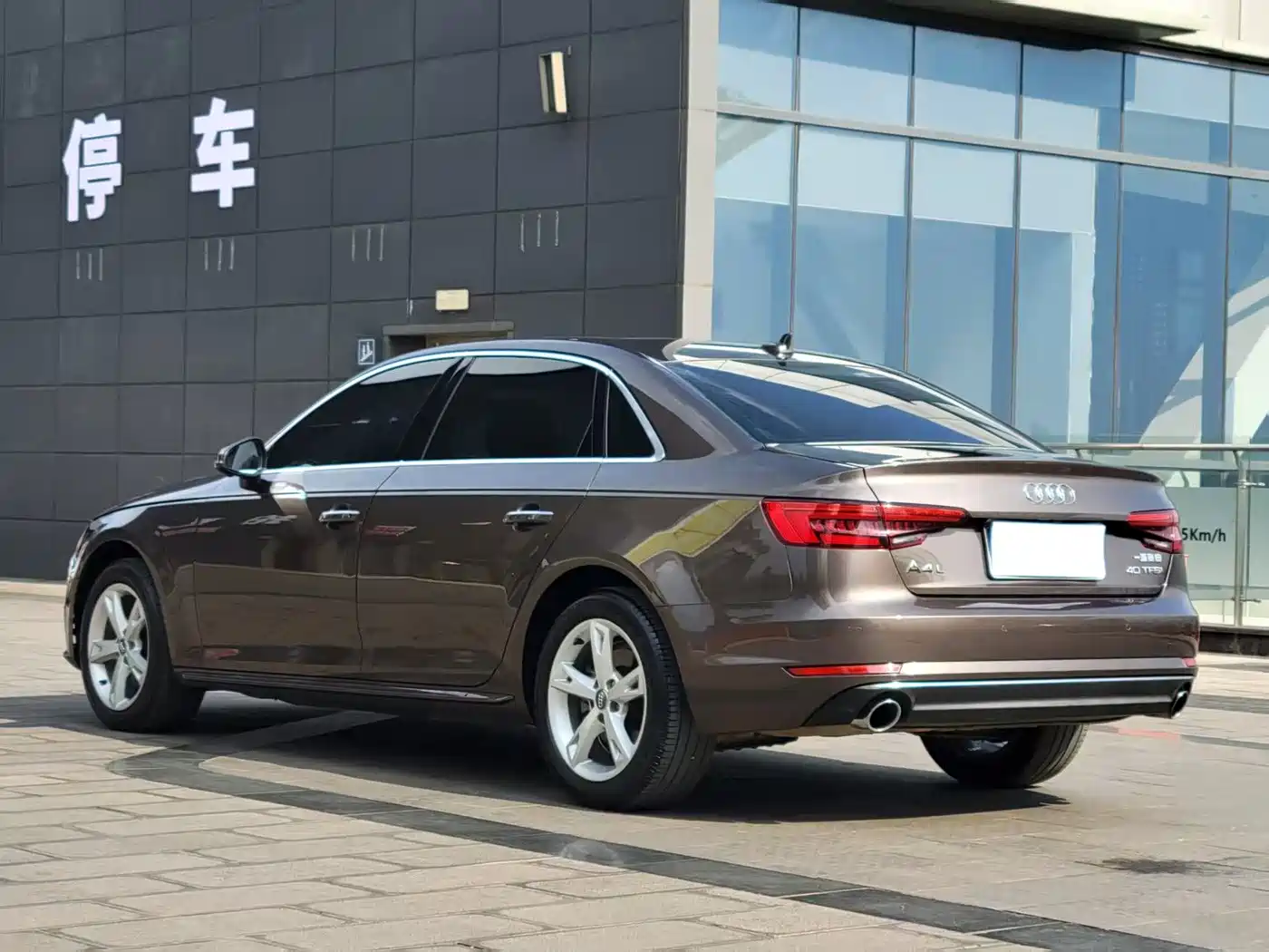 Audi A4L 2017 Plus 40 TFSI Fashion фото 6