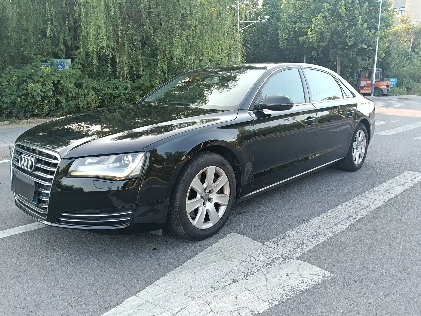 Фото 1 - Audi A8