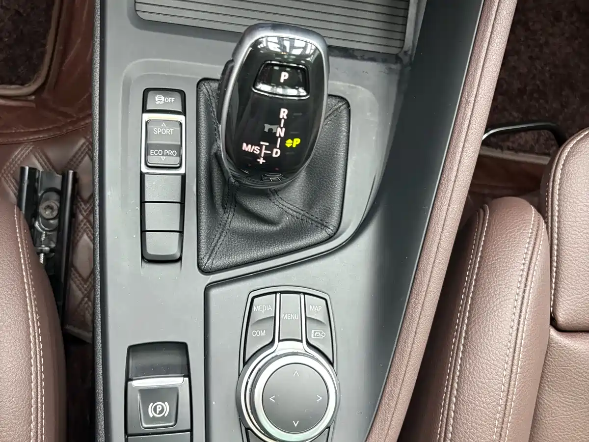 BMW X1 2022 sDrive20Li Fashion фото 12