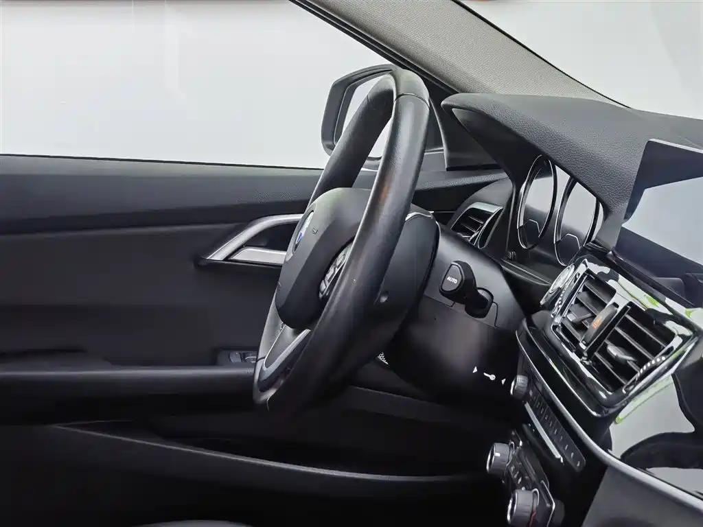 BMW 1 Series 2021 120i M Sport фото 22