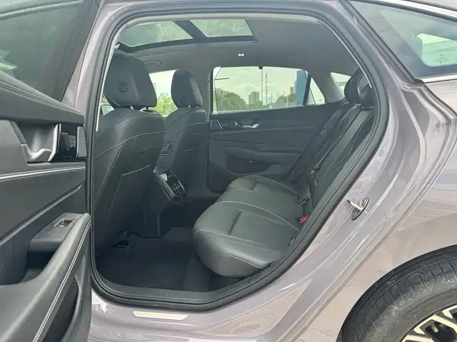 Volkswagen Passat 2025 Pro 380TSI Dragon Prestige Edition — фото 5
