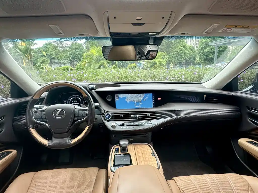 Фото 6 - Lexus LS