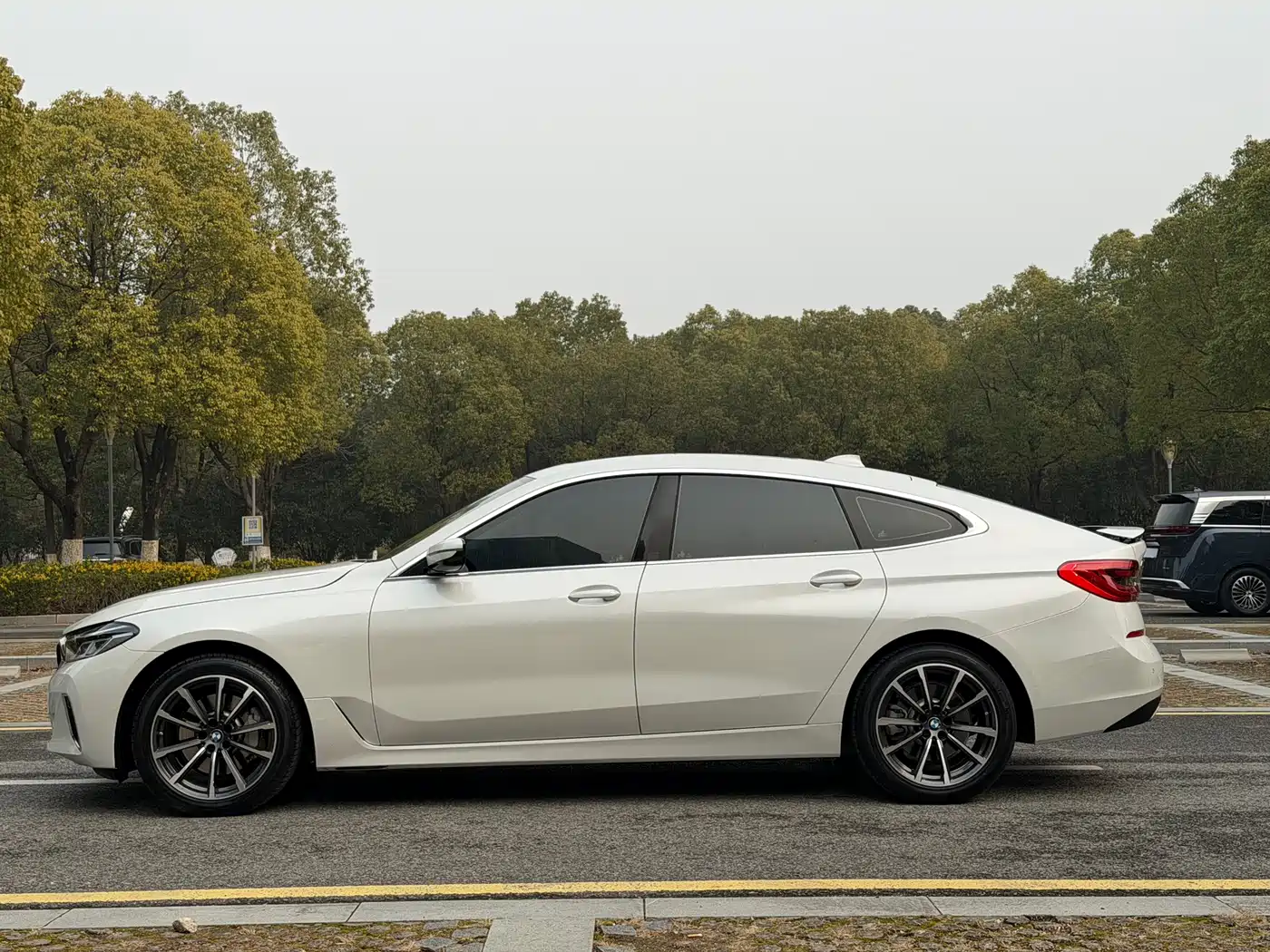 BMW 6 Series GT 2022 Model 630i Luxury Design Package фото 25