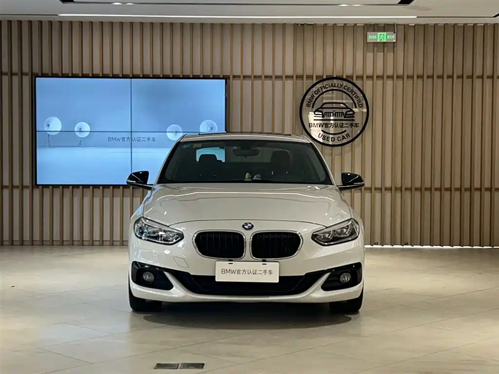 BMW 1 Series 2018 Facelift 118i Sport фото 7