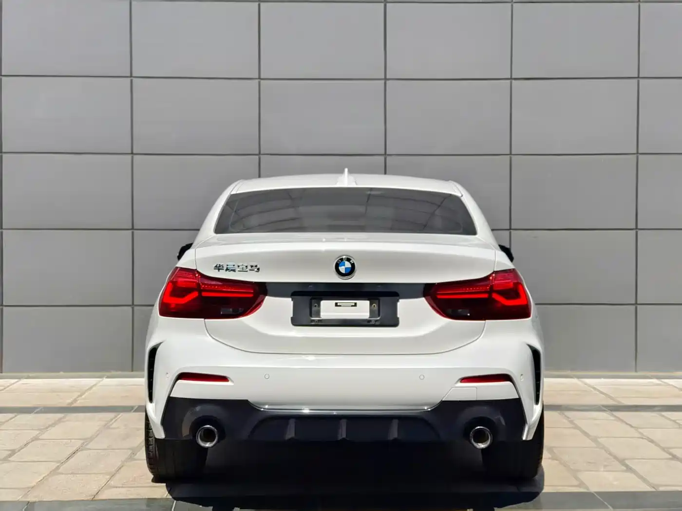 BMW 1 Series 2023 125i M Sport Shadow Edition фото 5