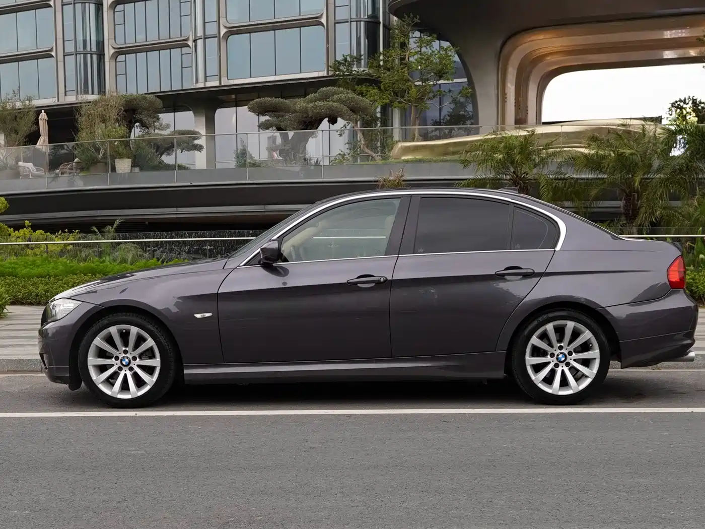 BMW 3 Series 2009 325i Luxury фото 4