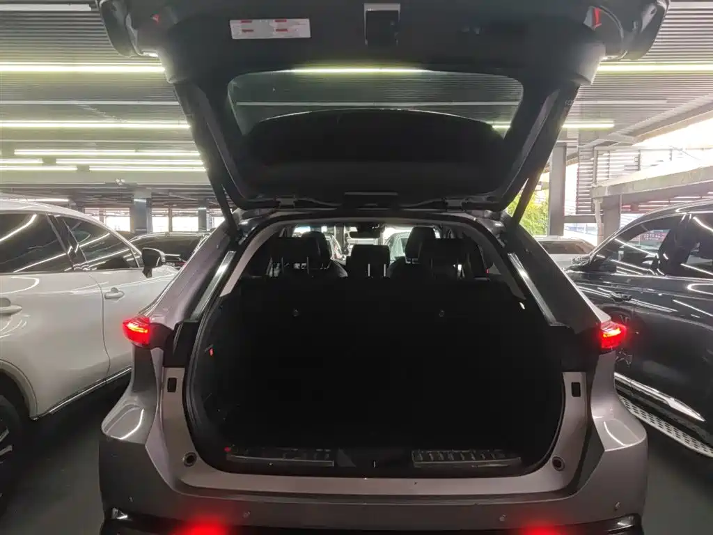Toyota Venza 2023 2.0L CVT FWD Premium фото 9
