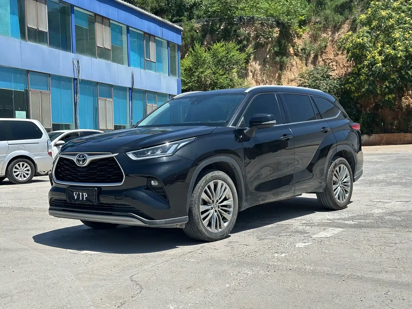 Фото 1 - Toyota Highlander