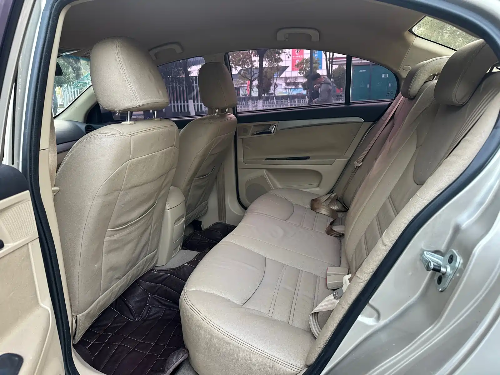 Фото 7 - Roewe 350