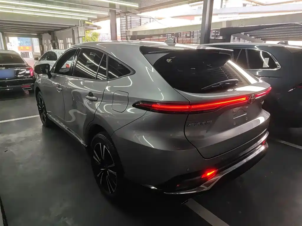 Toyota Venza 2023 2.0L CVT FWD Premium фото 21