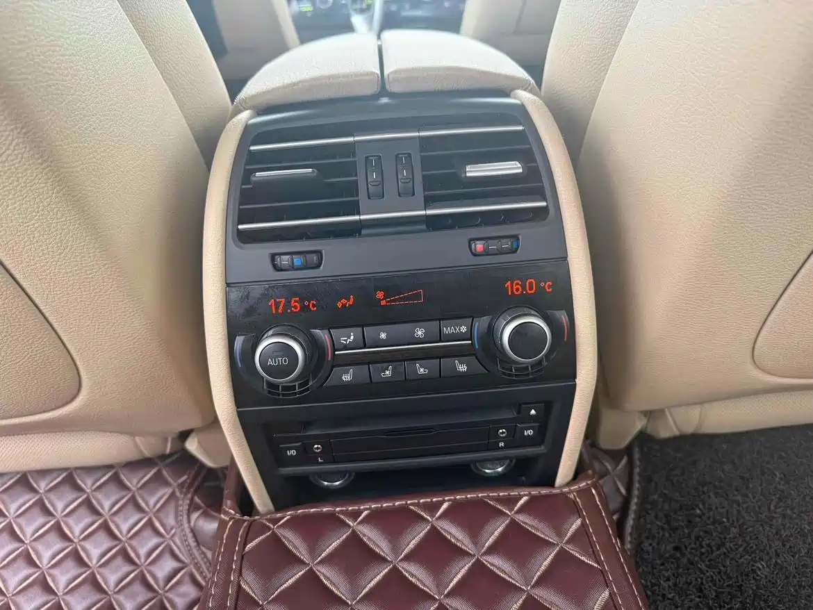 BMW 7 Series 2009 740Li Luxury фото 11