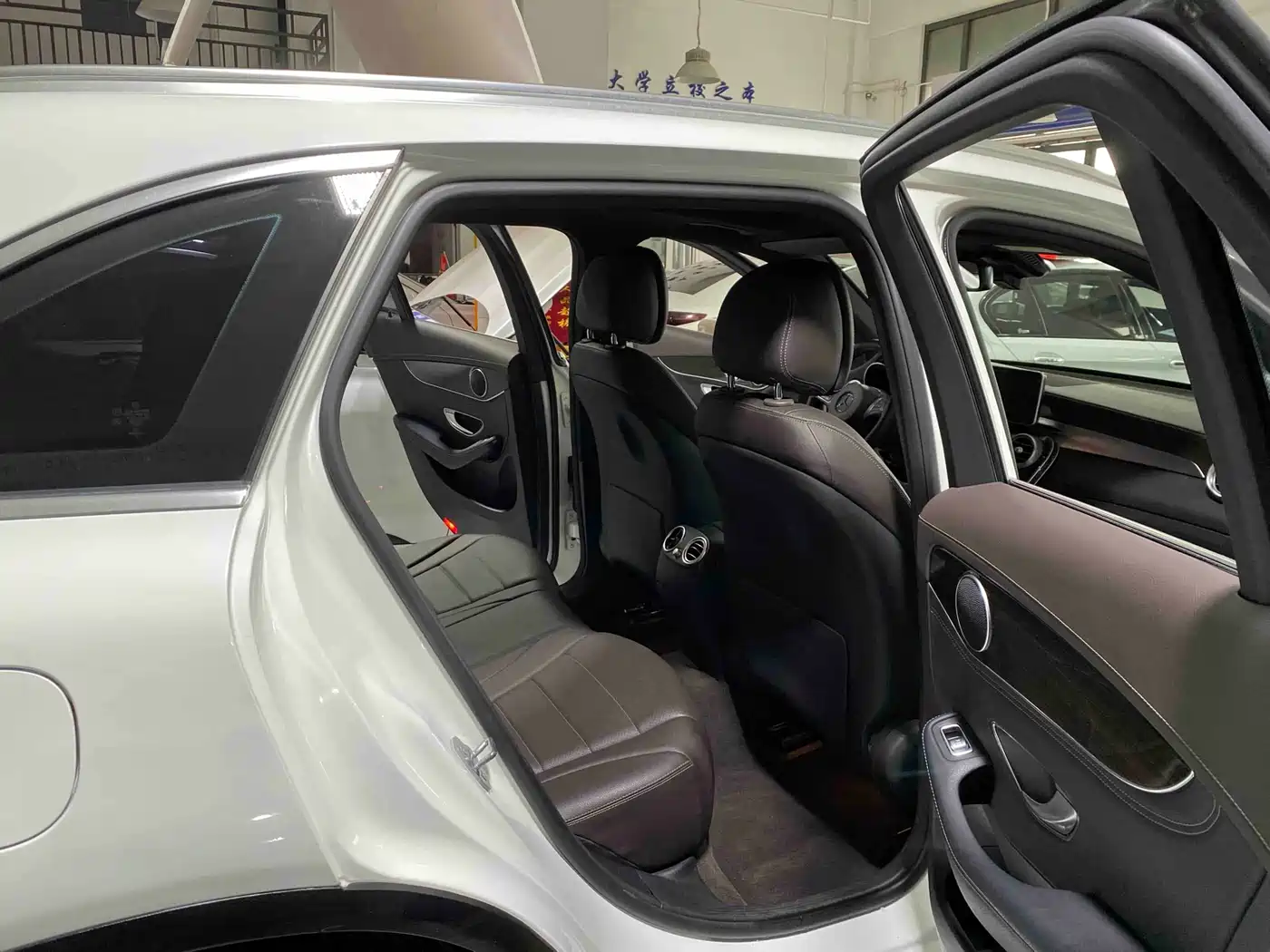 Mercedes-Benz GLC 2018 GLC 260 4MATIC Luxury фото 12