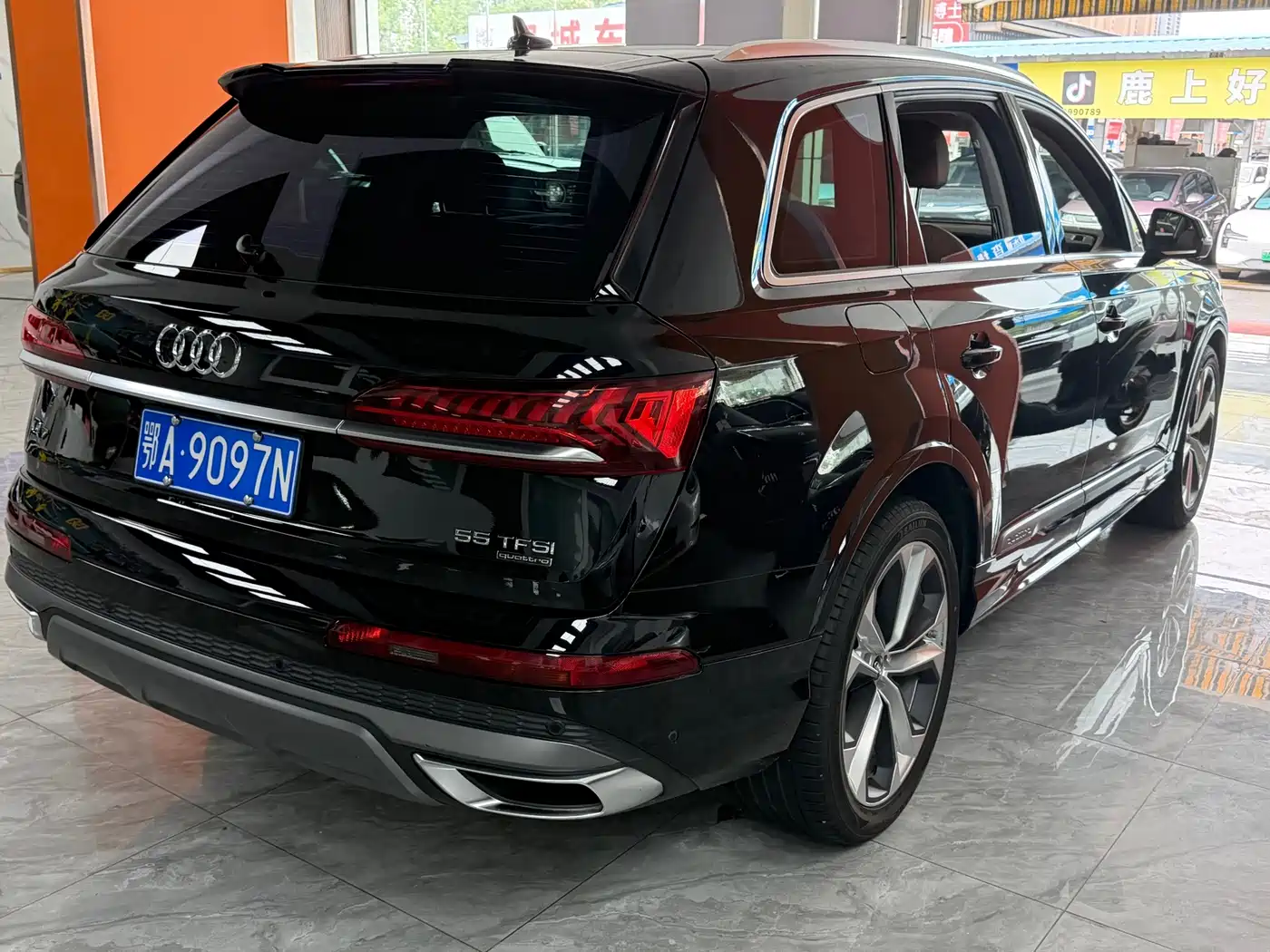 Фото 18 - Audi Q7
