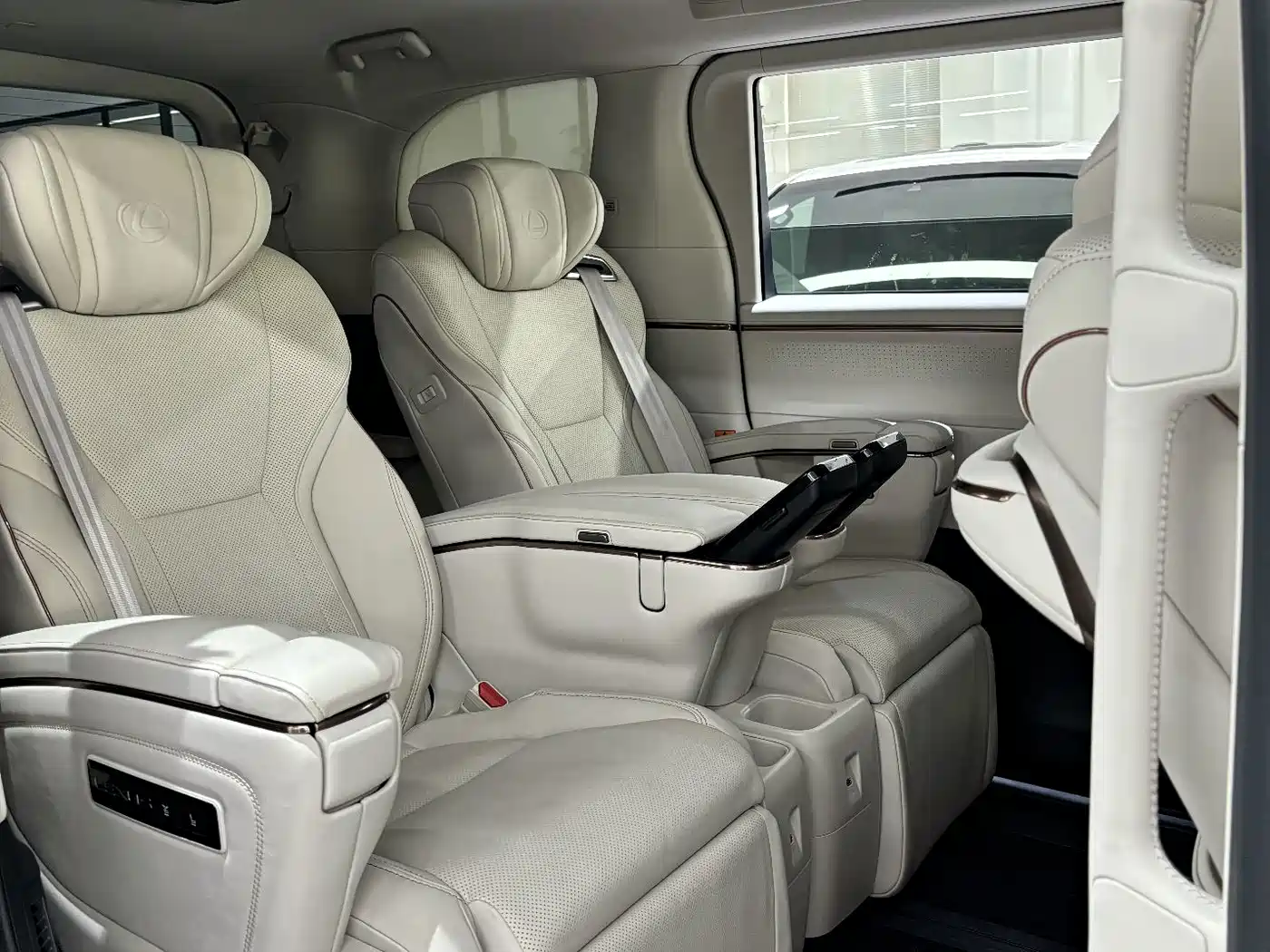 Lexus LM 2024 2023 500h 6-Seater Prestige Edition