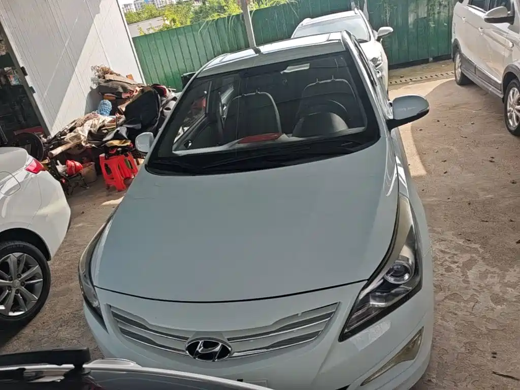 Фото 3 - Hyundai Verna