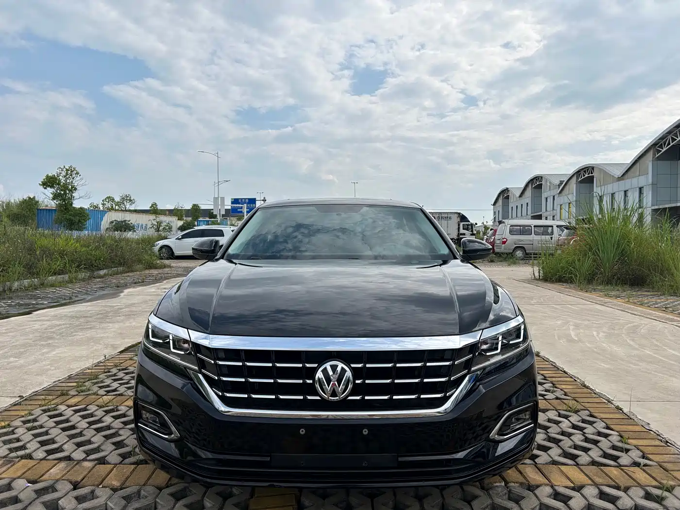 Photo 2 - Volkswagen Passat