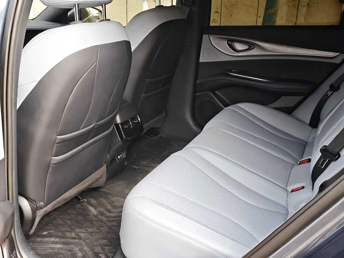BYD Seal 2024 2024 Glory Edition DM-i 1.5L 121km Luxury