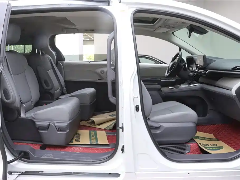 Toyota Granvia 2024 2.5L Hybrid Comfort фото 16