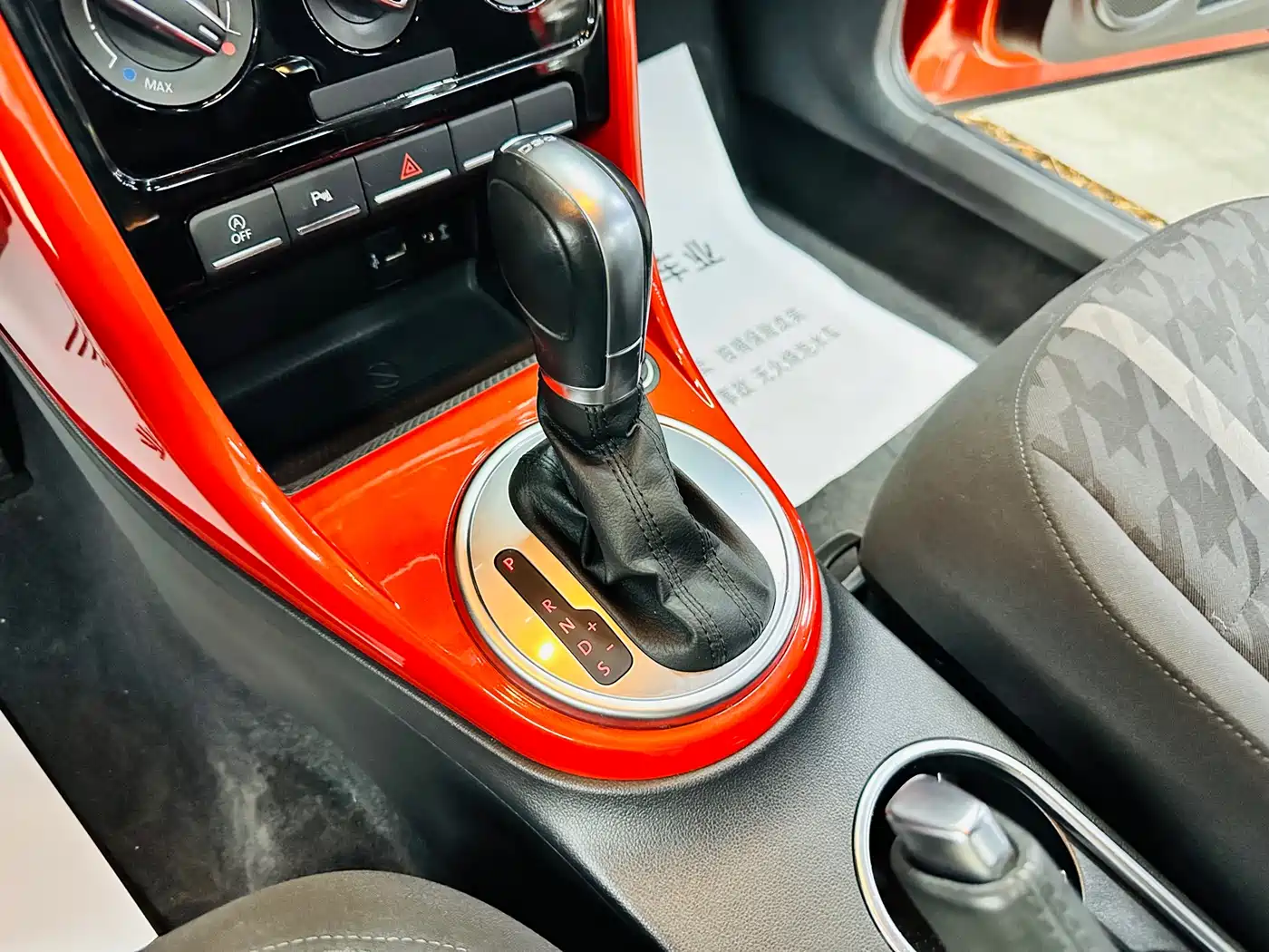 Volkswagen Beetle 2018 180TSI Trend Joy Edition фото 31