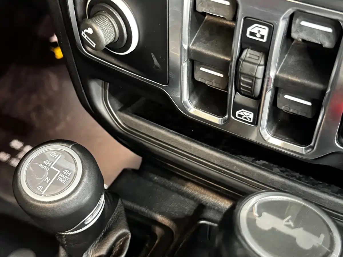 Jeep Wrangler 2024 2021 2.0T Sahara Four-Door