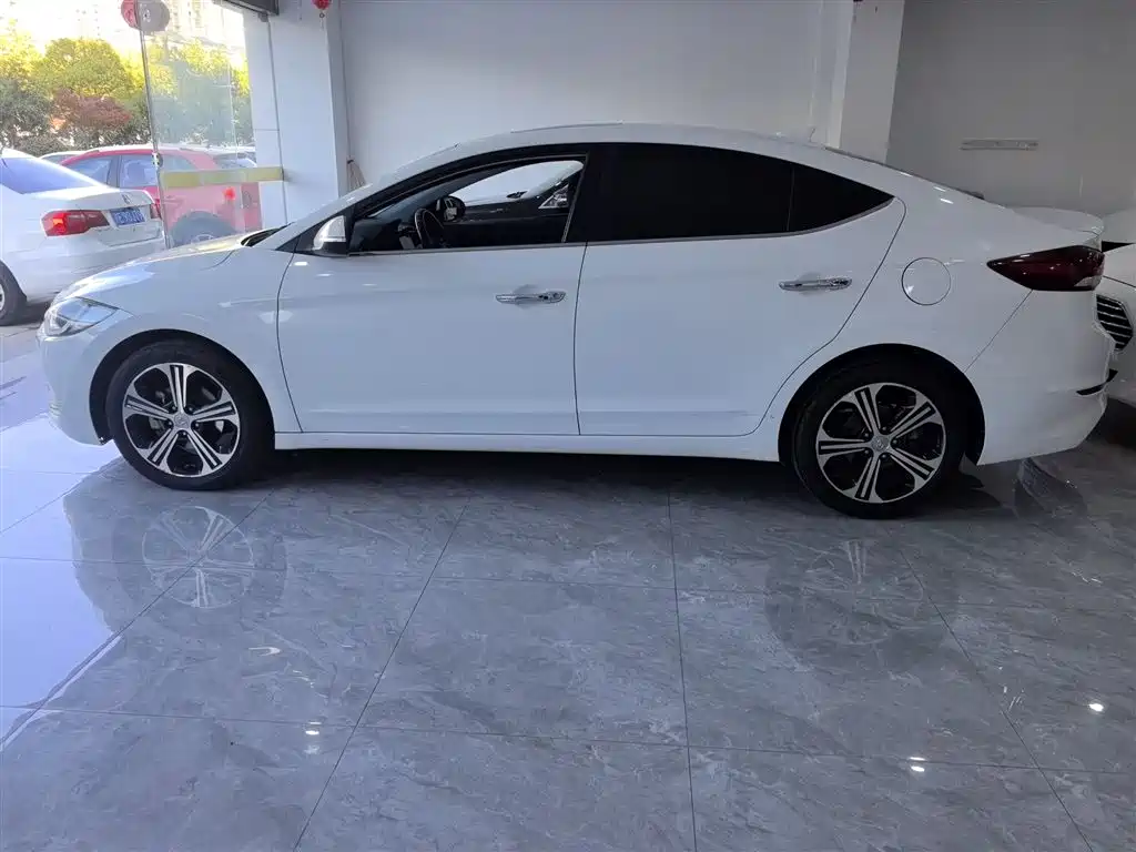 Hyundai Elantra 2018 1.4T DCT Dynamic·Vitality Model фото 21