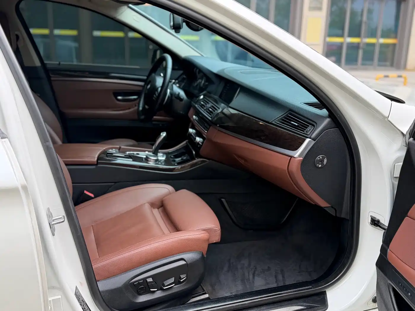 BMW 5 Series 2014 535Li Leadership фото 3